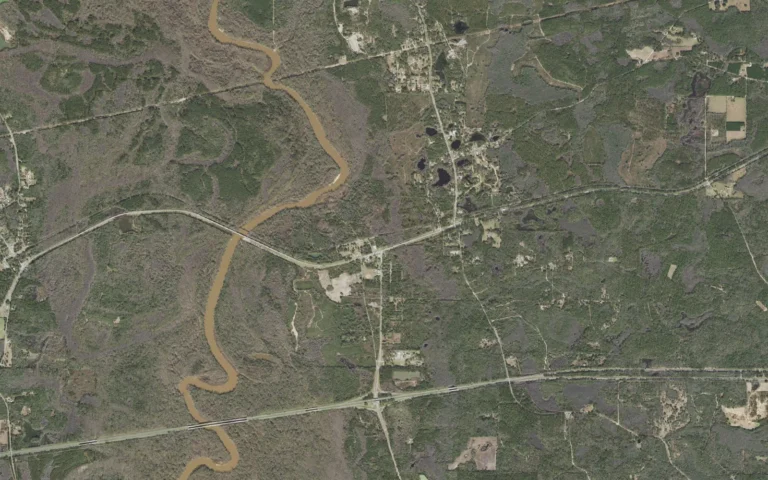 Aerial view centered on Caryville, Florida