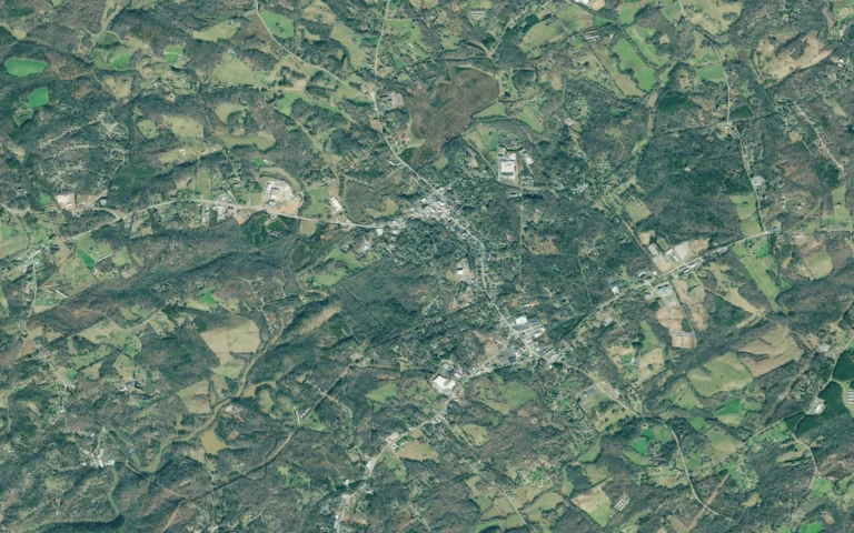 Aerial view centered on Clarkesville, Georgia
