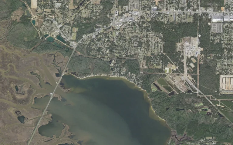 Aerial view centered on Floridatown, Florida
