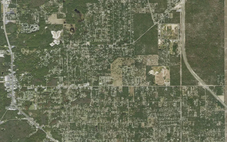Aerial view centered on Homosassa Springs, Florida
