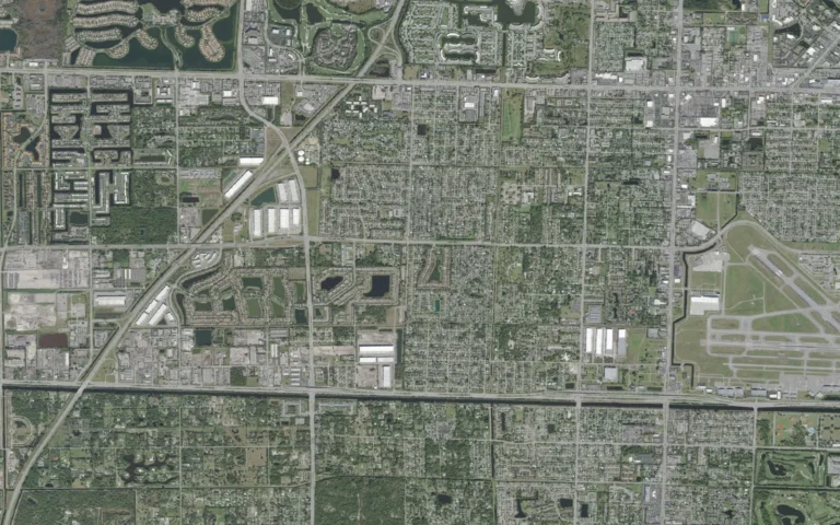 Aerial view centered on Lake Belvedere Estates, Florida