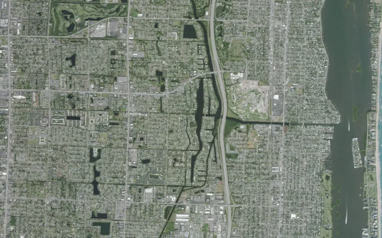 Aerial view centered on Lake Clarke Shores, Florida