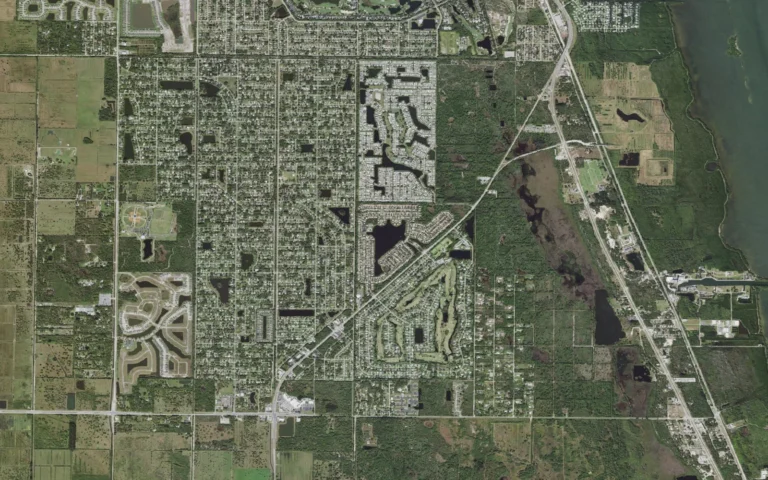 Aerial view centered on Lakewood Park, Florida