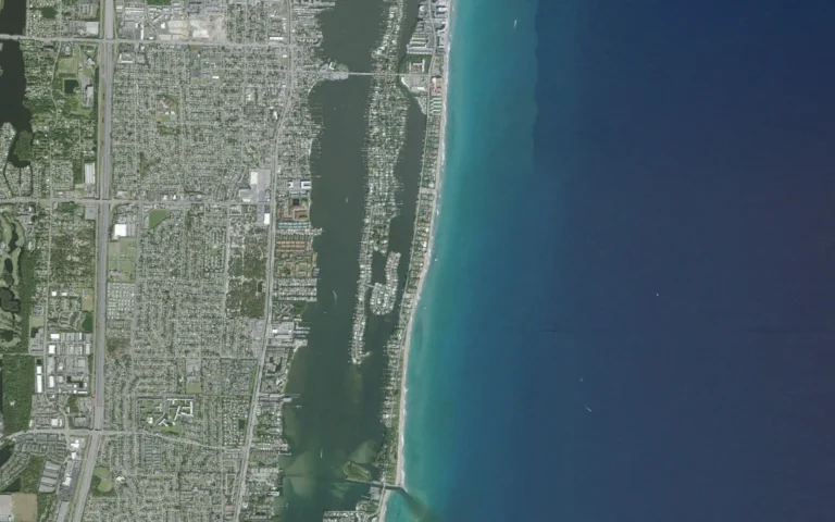 Aerial view centered on Manalapan, Florida