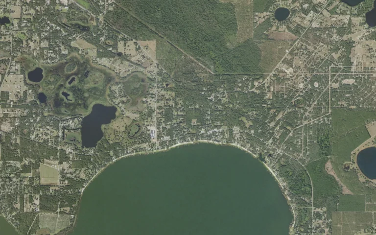 Aerial view centered on Ocklawaha, Florida