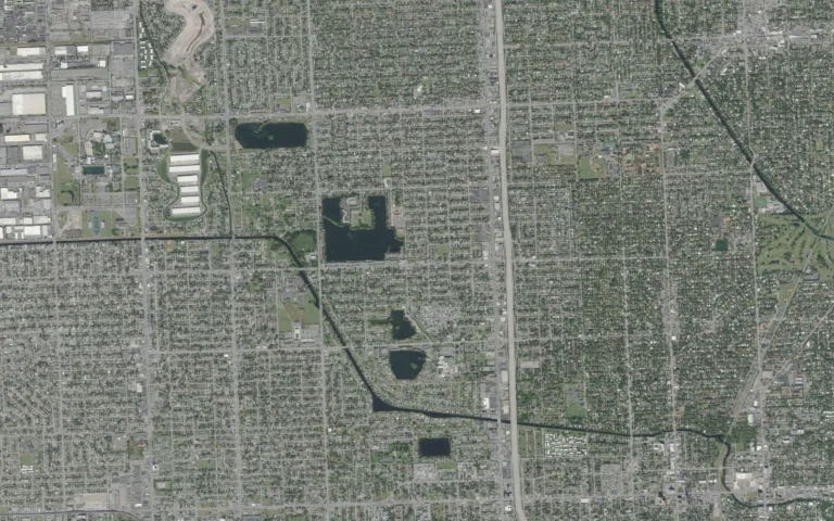 Aerial view centered on Pinewood, Florida
