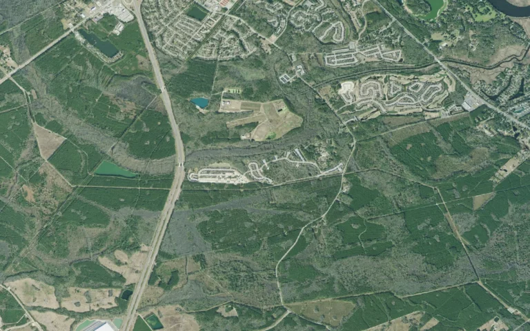 Aerial view centered on Richmond Hill, Georgia