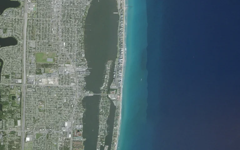 Aerial view centered on South Palm Beach, Florida