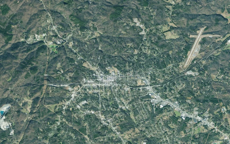 Aerial view centered on Toccoa, Georgia
