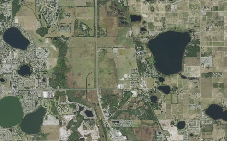 Aerial view centered on Waverly, Florida